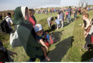 NEWS: Flüchtlinge durchbrechen die Polizeilinie bei Tovarnik