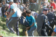 NEWS: Flüchtlinge durchbrechen die Polizeilinie bei Tovarnik