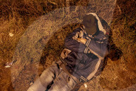 NEWS: Flüchtlinge schlafen in Zelten und im Freien an der serbisch-ungarischen Grenze