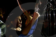 NEWS: Flüchtlinge schlafen in Zelten und im Freien an der serbisch-ungarischen Grenze