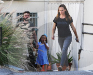PEOPLE: Jennifer Garner und Ben Affleck holen die Girls vom Karate ab