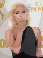 People: Emmy Awards: Stars auf dem roten Teppich