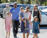 PEOPLE: Ben Affleck und Jennifer Garner mit den Kids auf dem Markt (weitere Bilder)