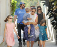 PEOPLE: Ben Affleck und Jennifer Garner mit den Kids auf dem Markt (weitere Bilder)