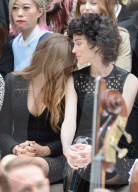 PEOPLE: Burberry Show LDFW: Die coolsten Girls sitzen in der Front Row