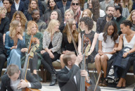 PEOPLE: Burberry Show LDFW: Die coolsten Girls sitzen in der Front Row