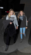 PEOPLE: Donna Air mit ihrer Tochter Kaya unterwegs in London 