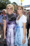 PEOPLE: Münchner Oktoberfest: Promis auf der Wiesn