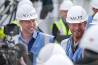PORTRAIT: Willam und Harry besuchen ein Bauprojekt für Kriegsveteranen