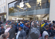 NEWS: Warten auf das neue iPhone 6s in München