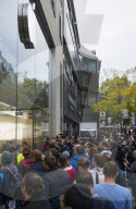 NEWS: Warten auf das neue iPhone 6s in München