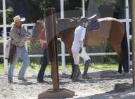PEOPLE: Kaley Cuoco nimmt an einem Reitrennen teil