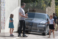 PEOPLE: Familie Garner-Affleck geht nach der Kirche auf den Markt