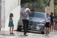 PEOPLE: Familie Garner-Affleck geht nach der Kirche auf den Markt