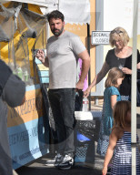 PEOPLE: Familie Garner-Affleck geht nach der Kirche auf den Markt