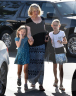 PEOPLE: Familie Garner-Affleck geht nach der Kirche auf den Markt