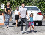 PEOPLE: Familie Garner-Affleck geht nach der Kirche auf den Markt