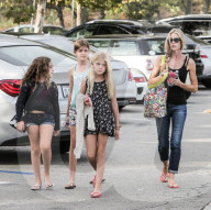 PEOPLE: Denise Richards mit ihren Girls unterwegs