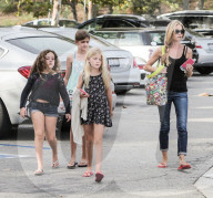 PEOPLE: Denise Richards mit ihren Girls unterwegs