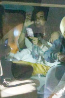 PEOPLE: Rihanna fliegt im Helikopter zurück in Hotel in Rio