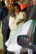 PEOPLE: Rihanna fliegt im Helikopter zurück in Hotel in Rio