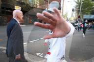 PEOPLE: Justin Bieber mit dem Skateboard in Sydney unterwegs