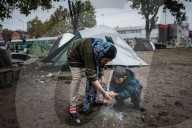NEWS: Serbien/Kroatien - Flüchtlingsstrom nimmt nicht ab