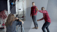 PEOPLE: David Beckham und Kevin Hart steigen für H&M in die Badewanne