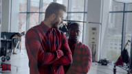 PEOPLE: David Beckham und Kevin Hart steigen für H&M in die Badewanne
