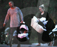 EXKLUSIV: Ashley Simpson und Evan Ross mit Baby Jagger unter