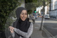 PEOPLE: Muslima Mariah Idrissi posiert für H&M