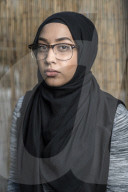 PEOPLE: Muslima Mariah Idrissi posiert für H&M