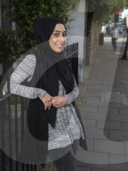 PEOPLE: Muslima Mariah Idrissi posiert für H&M