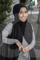 PEOPLE: Muslima Mariah Idrissi posiert für H&M