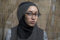 PEOPLE: Muslima Mariah Idrissi posiert für H&M