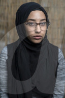 PEOPLE: Muslima Mariah Idrissi posiert für H&M