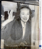 Actress Julie Andrews. With A Smile And A Wave Singer Julie Andrews Leaves Kings Cross For Cleethorpes Where She Is To Make Her First Appearance In Cabaret. Actress Pkt2631-180860