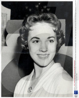 Dame Julie Andrews (dbe January 2000) Actress And Singer Is Pictured At The Variety Club Luncheon At The Dorchester Hotel In 1958. 