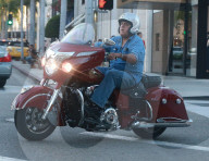 PEOPLE: Jay Leno auf dem Töff in Beverly Hills unterwegs