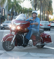PEOPLE: Jay Leno auf dem Töff in Beverly Hills unterwegs