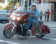 PEOPLE: Jay Leno auf dem Töff in Beverly Hills unterwegs