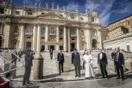 NEWS: Rom: Papst Franziskus geniesst das Bad in der Menge