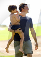 PEOPLE: Orlando Bloom geniesst den Tag mit Sohn Flynn