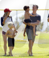 PEOPLE: Orlando Bloom geniesst den Tag mit Sohn Flynn