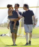 PEOPLE: Orlando Bloom geniesst den Tag mit Sohn Flynn