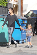 EXKLUSIV: Alessandra Ambrosio mit ihrem Freund auf dem Weg ins Yoga