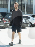 EXKLUSIV: Calvin Harris unterwegs in Santa Monica, L.A.