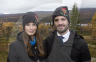 PEOPLE: Partnerlook: Carl Philip und Sofia tragen die gleiche Mütze