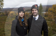 PEOPLE: Partnerlook: Carl Philip und Sofia tragen die gleiche Mütze