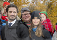 PEOPLE: Partnerlook: Carl Philip und Sofia tragen die gleiche Mütze